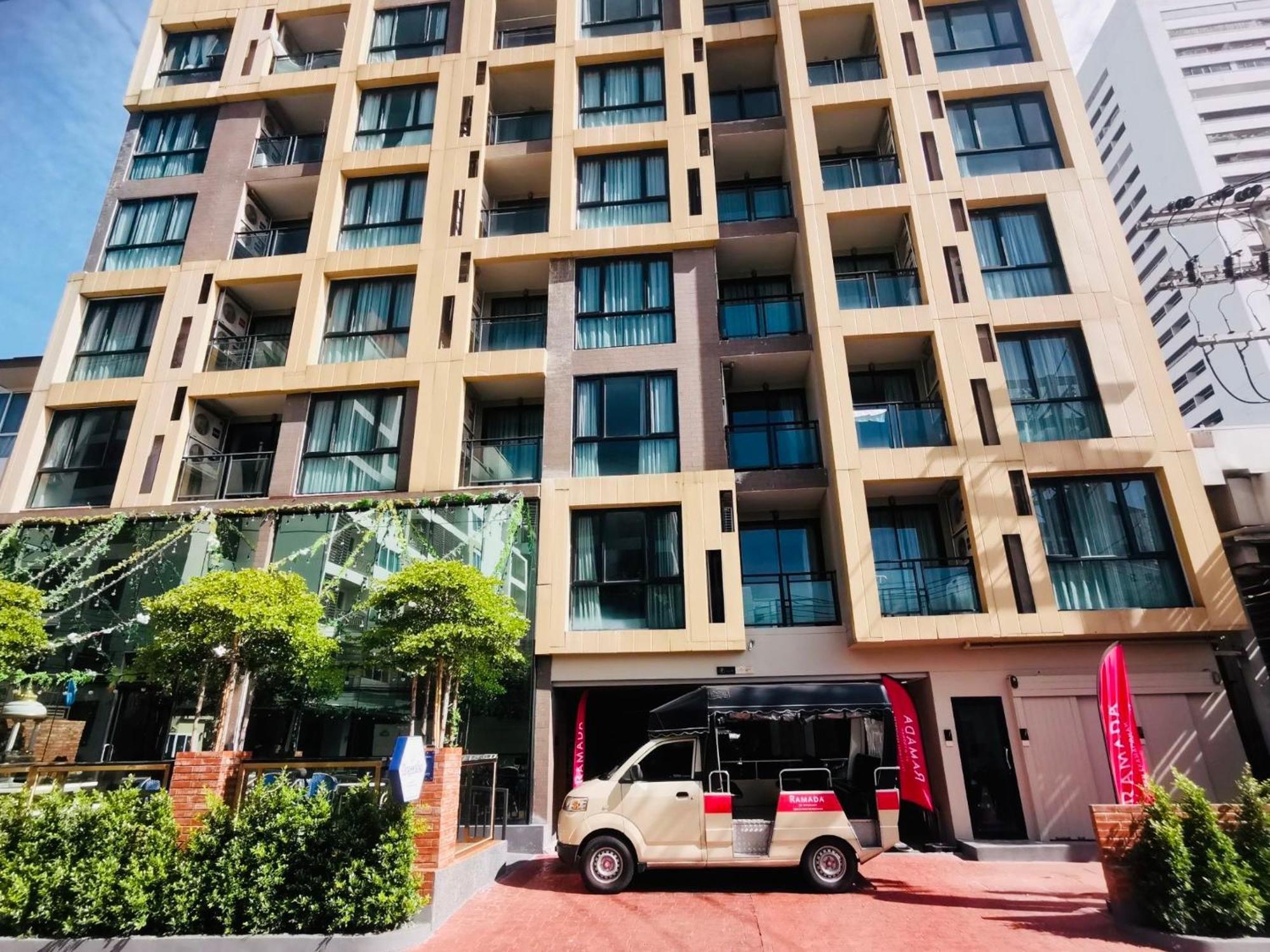Ramada By Wyndham Bangkok Ten Ekamai Residences Exteriér fotografie