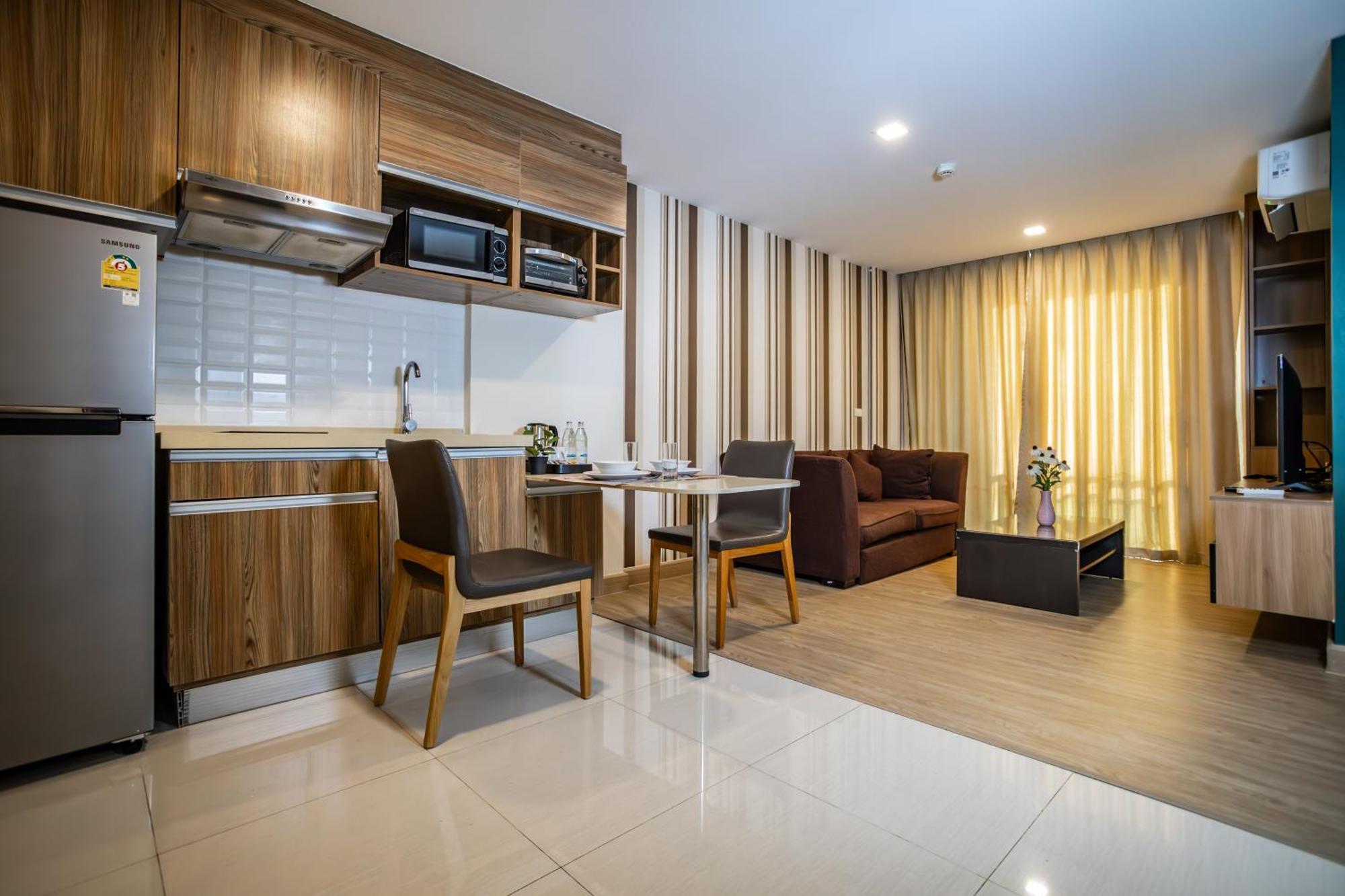 Ramada By Wyndham Bangkok Ten Ekamai Residences Exteriér fotografie