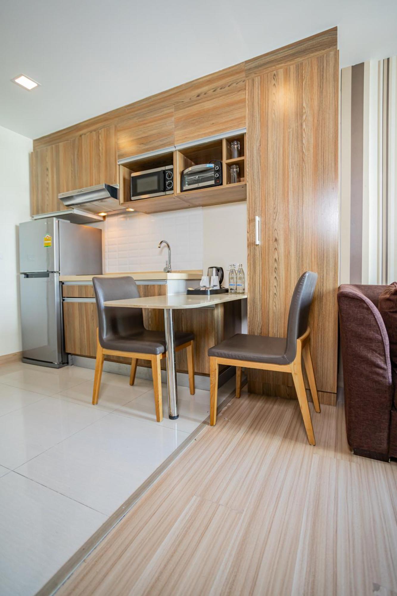 Ramada By Wyndham Bangkok Ten Ekamai Residences Exteriér fotografie