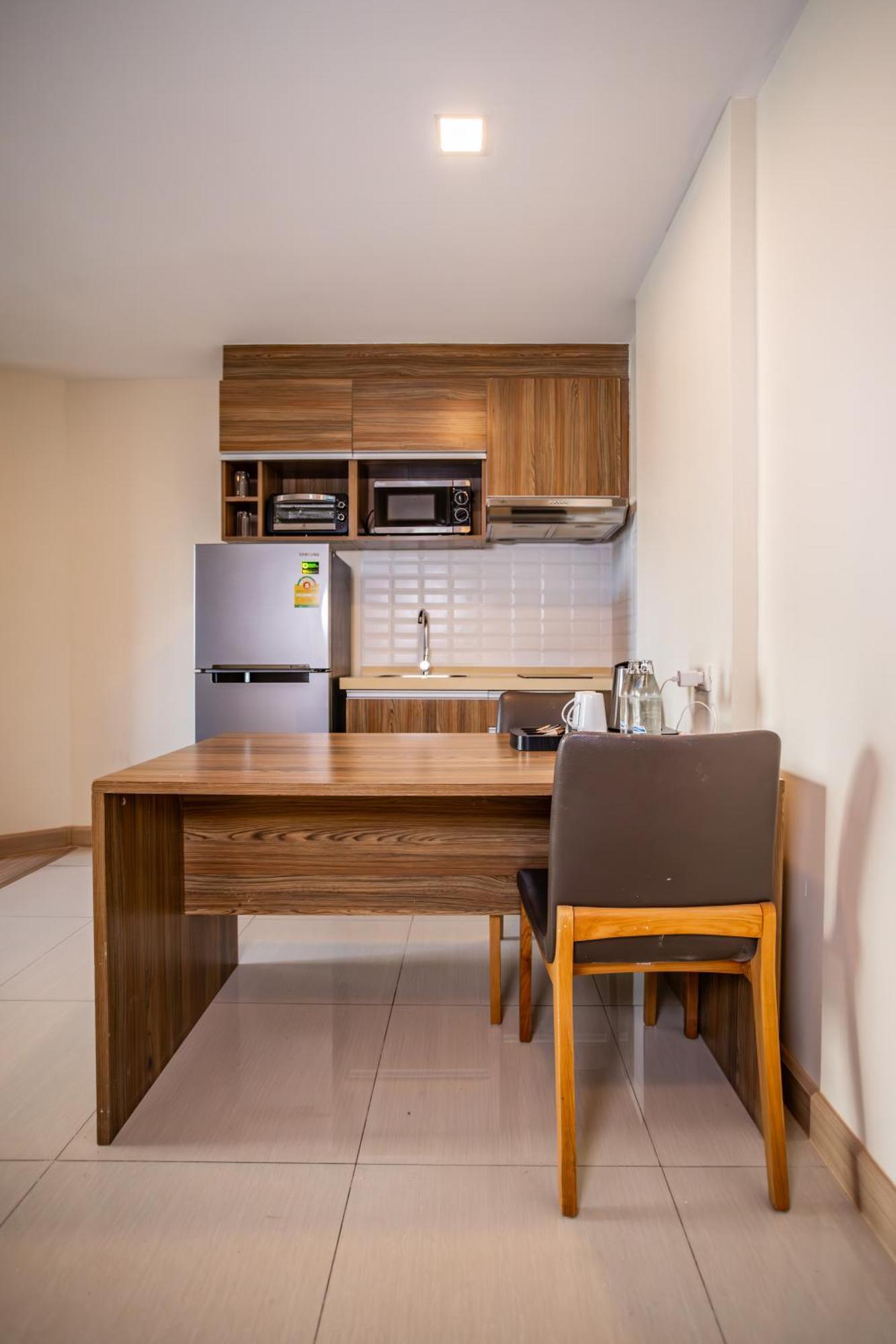 Ramada By Wyndham Bangkok Ten Ekamai Residences Exteriér fotografie