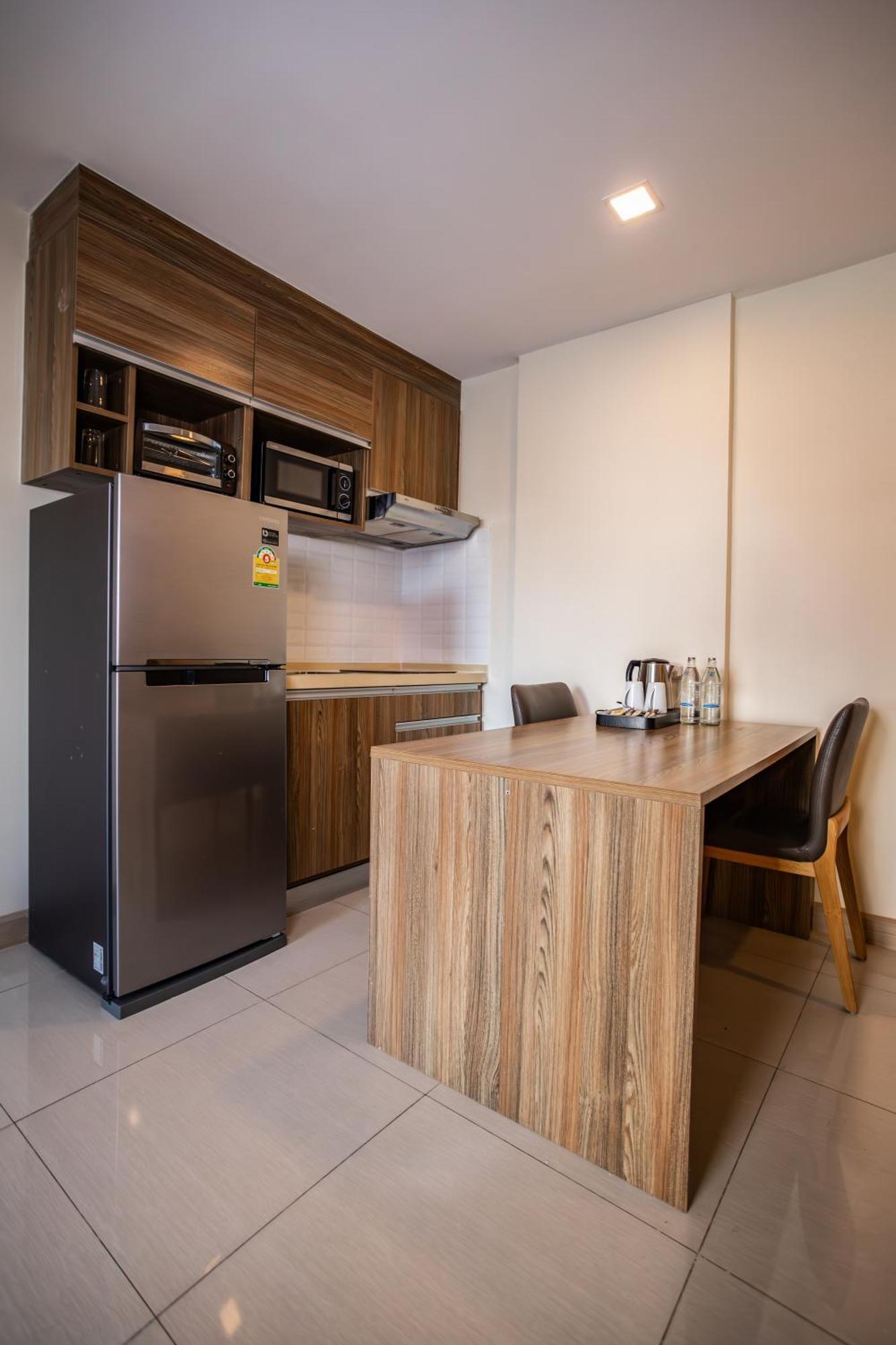 Ramada By Wyndham Bangkok Ten Ekamai Residences Exteriér fotografie
