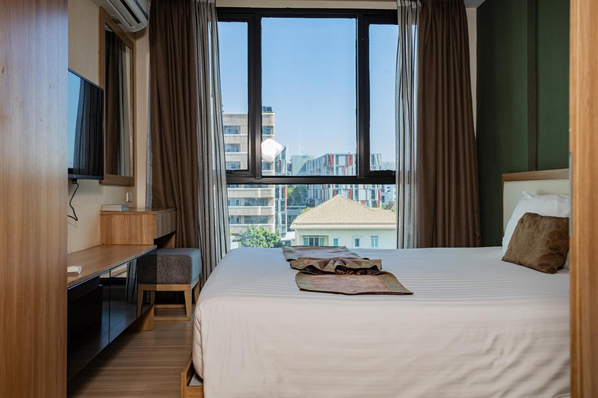 Ramada By Wyndham Bangkok Ten Ekamai Residences Exteriér fotografie