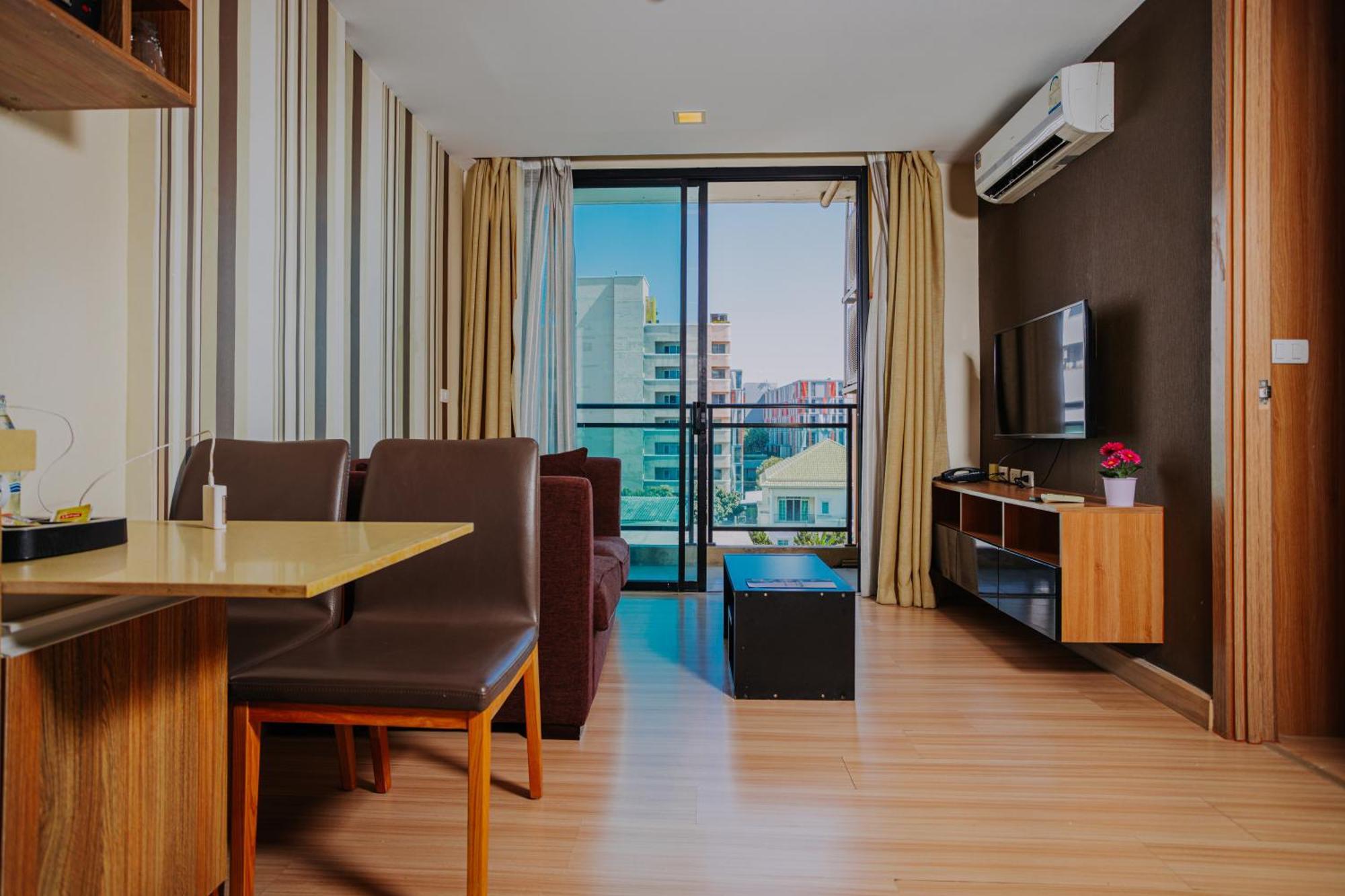 Ramada By Wyndham Bangkok Ten Ekamai Residences Exteriér fotografie