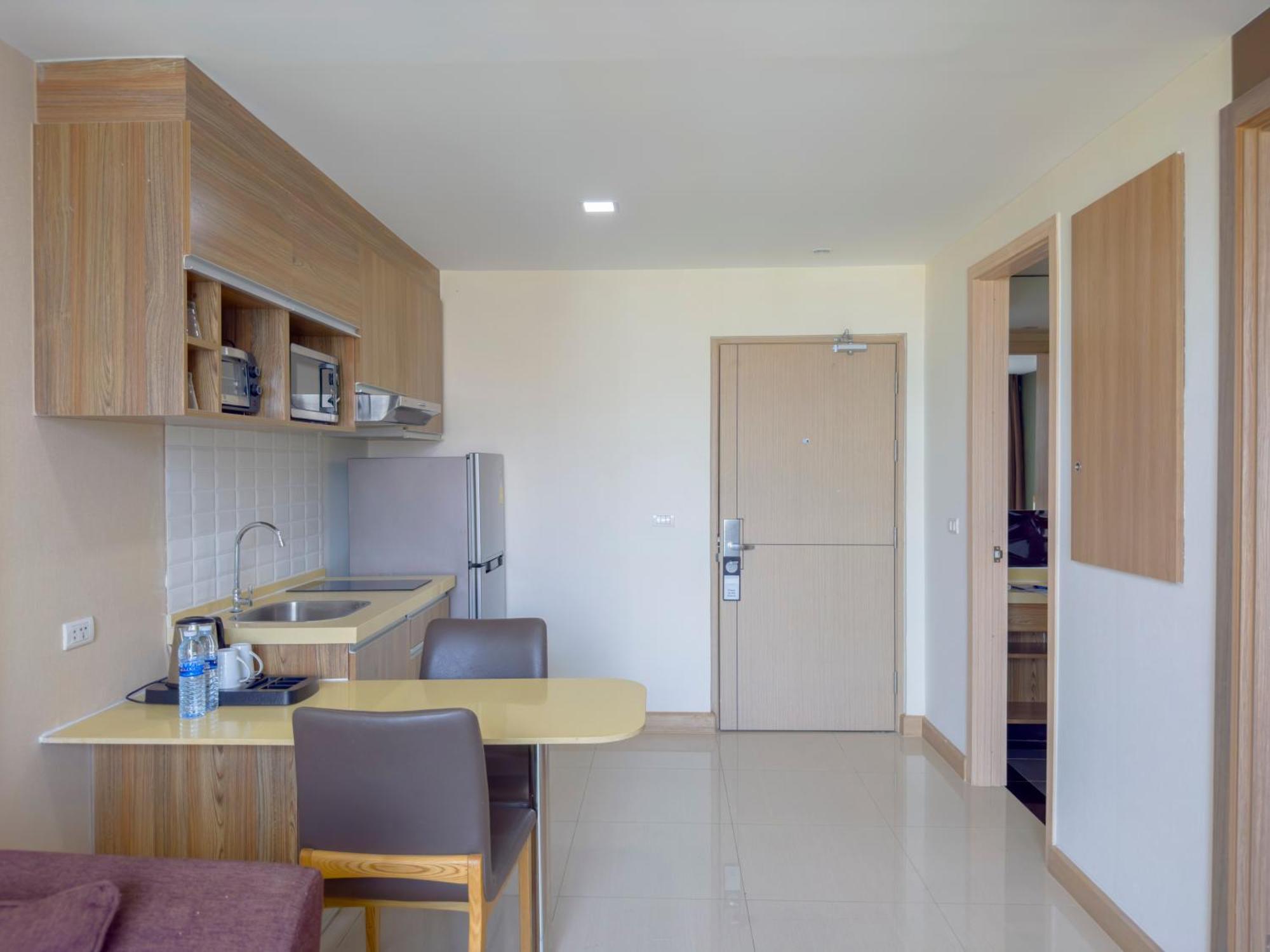 Ramada By Wyndham Bangkok Ten Ekamai Residences Exteriér fotografie