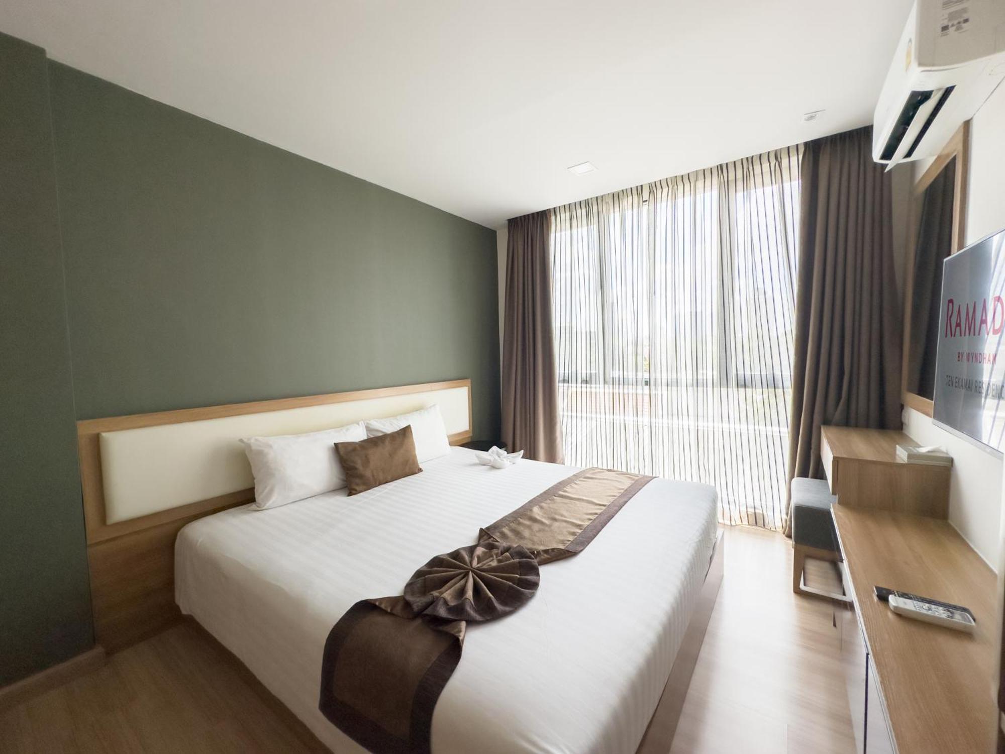 Ramada By Wyndham Bangkok Ten Ekamai Residences Exteriér fotografie